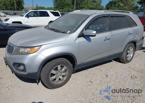 2011 Kia Sorento Lx z USA, uszkodzony, nr VIN 5XYKTDA1XBG100957